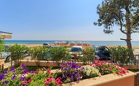 Studio Nikiti Beach